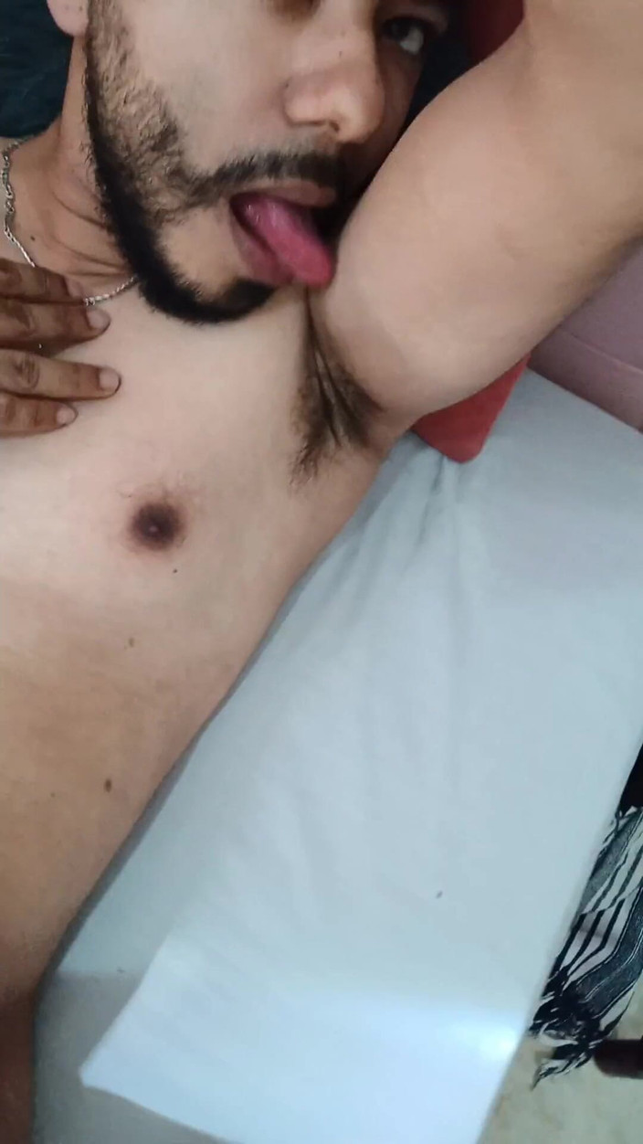 Tommhot: Sexy chico latino masturbándose y hablando sucio