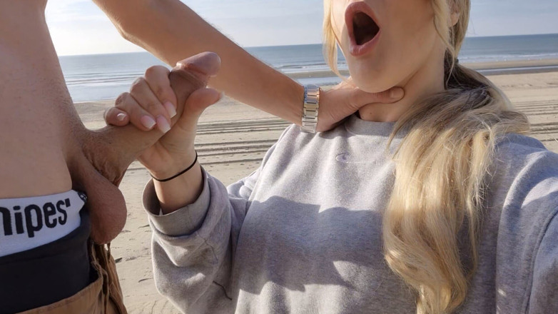 Litclit69: 해변에서 모르는 놈을 위한 오럴 후 야외에서 따먹었어.