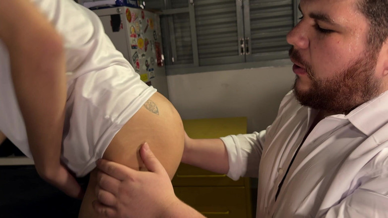 Dirty tricks gays: Sommelier De Pica - Évaluation Du Sexe Du Jeune Homme Qui Préférait...