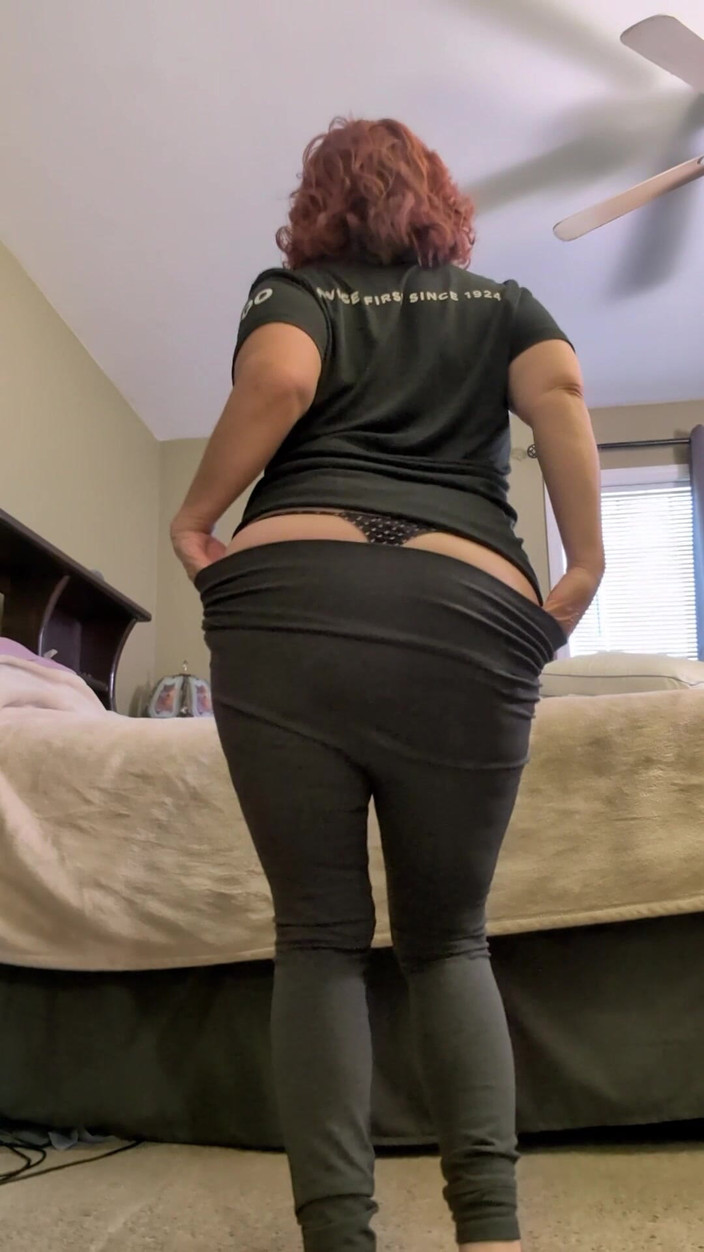Elianna: Latina-MILF kann nicht tanzen