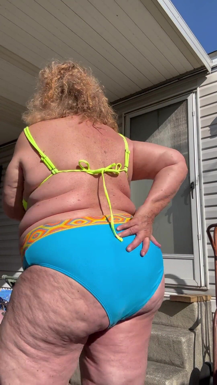 Big Ass 4 U: Outdoor Strip