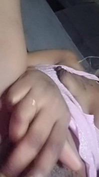 Gimiendo en juegos previos al coño