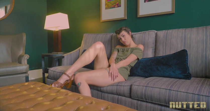 Bigsexy Films: Emily Blacc gecreampied door de stiefvader van een vriend