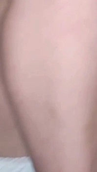 自慰一个湿润的阴户