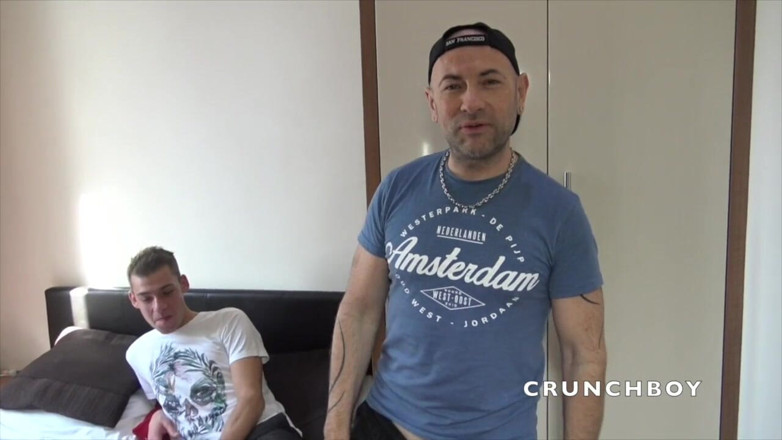 Sex humiliation with french lads: Humiliation sexuelle à Londres avec Jess et 2 mecs sexy