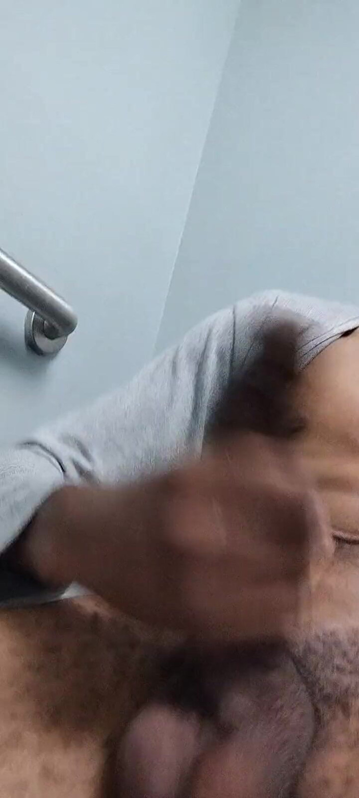 Manileftcurve: 아빠는 그의 거대한 매력적인 흑인 대물 자지를 쓰다듬어