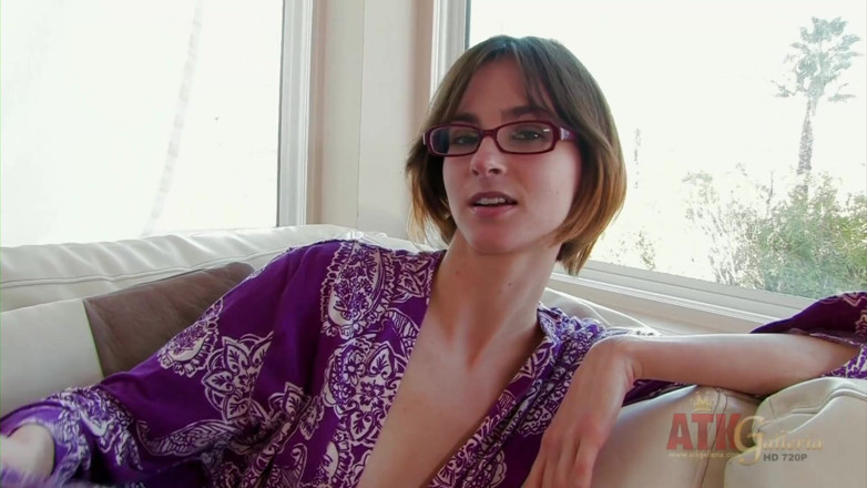 ATKIngdom Fans: Tight and Slim Jay Taylor Looks Hot in Her Glasses...