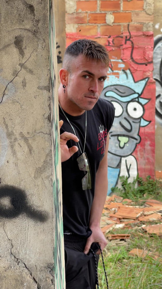 Carlos and Hector: Застукал его за в руинах - я смотрю, он ловит меня, а я принимаю это глубоко