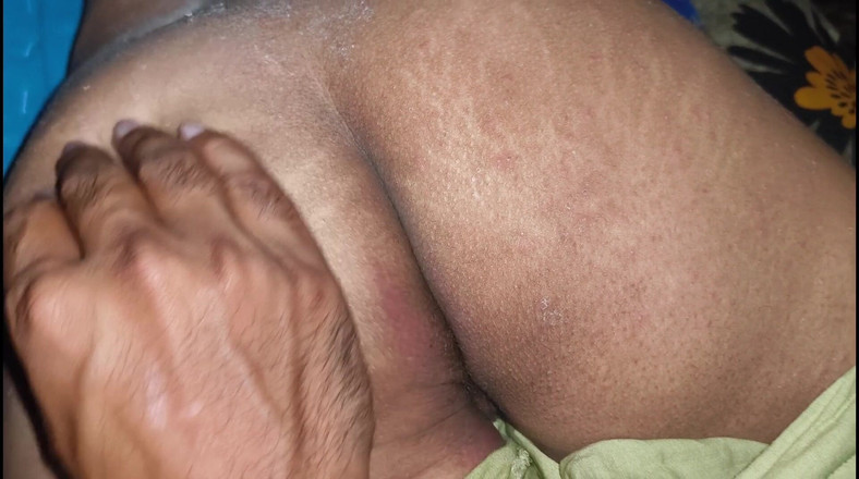 simplepureporn: Cặp đôi xinh đẹp Ấn Độ lần đầu tiên làm tình mạnh bạo trong phòng...