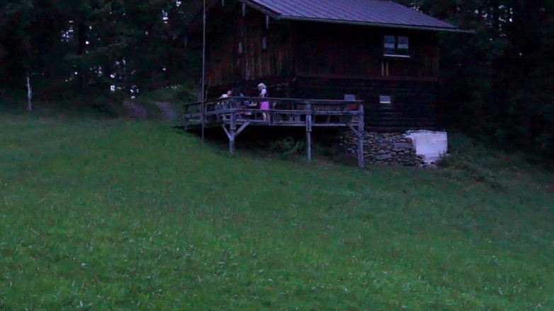 Videos Francaises: Döl yiyen Fransız sarışın kabinde yarak emiyor ve biniyor