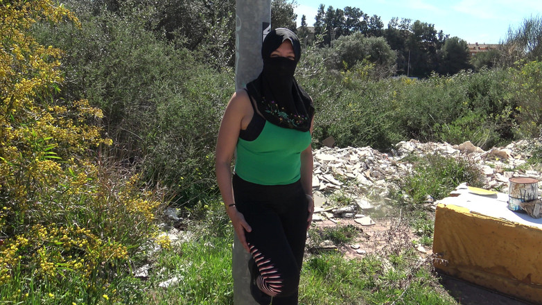 Souzan Halabi: Algerijnse hoer toont haar werkgebied in de voorsteden van Marseille