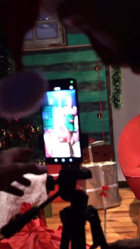 Mujer pelirroja y culona atrapada teniendo sexo en navidad