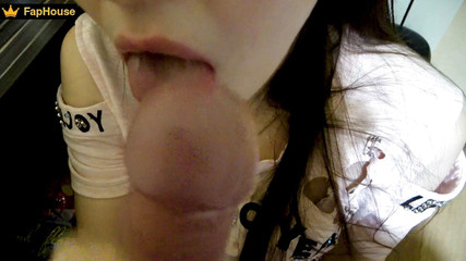 Alina Rai: 蒸し暑い継娘は継父のペニスにたどり着くためにテーブルの下に登りました