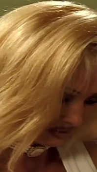 Geile milfs mit großen möpsen werden in dampfendiger retro-orgie intensiv gestopft