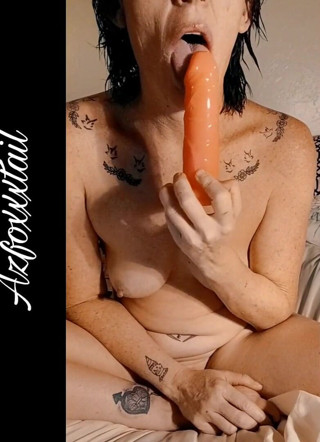 AzFoxxxTailPhelicia: Il dildo succhia e sputa 1