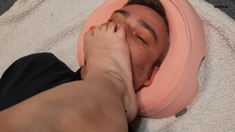 goddess82: Dipenuhi dengan kaki saya yang sedap!