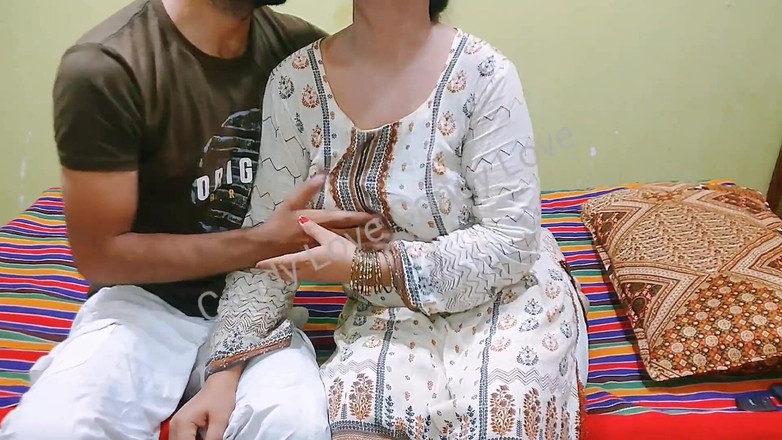 Pakistani CoupleX: Madrasta fodida em perfeito rabo redondo audio hindi