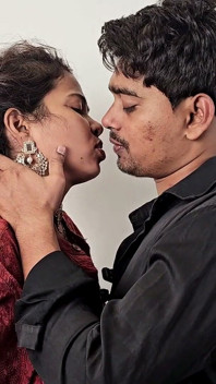 Desi Jungle Bhabhi เย็ดกับเพื่อนบ้าน