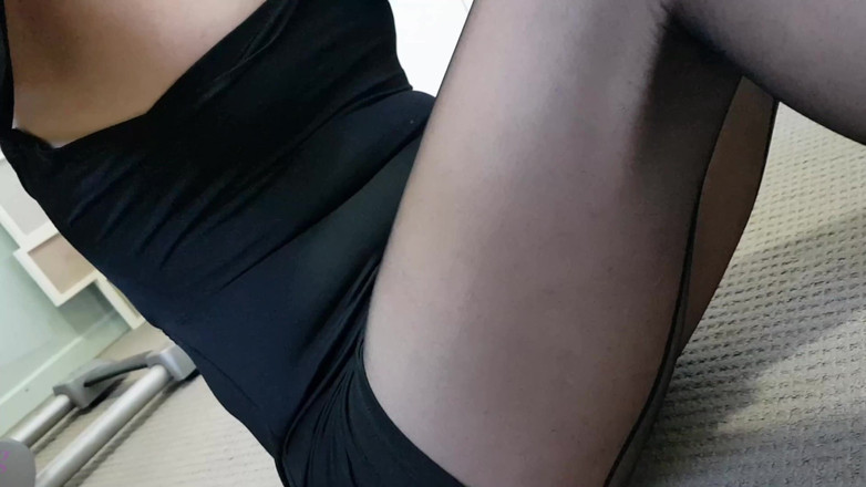 Dani Leg: Dani Leg in Pantyhose Cums Big on Mirror