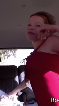Fată sassy are parte de sex anal și uriaș pe față, vintage