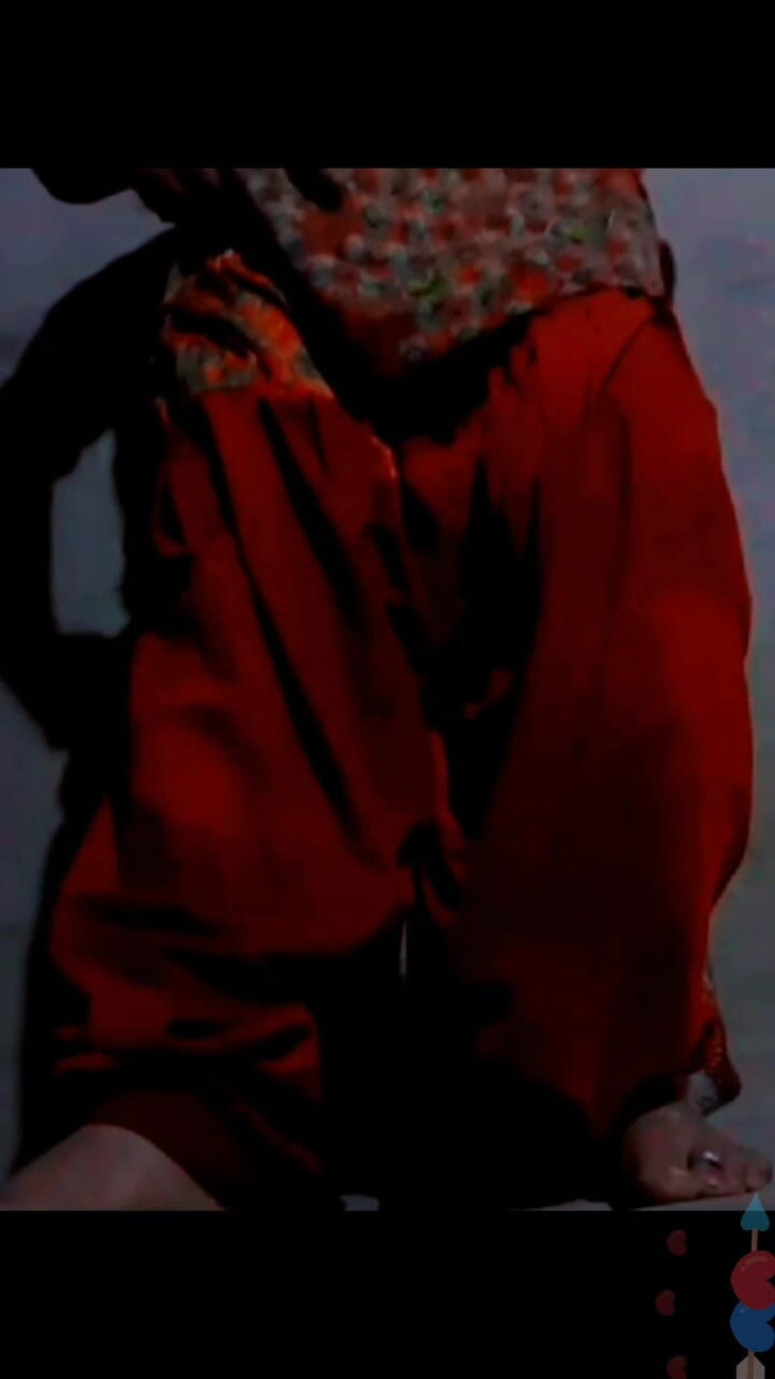 TricolorMusic3: Žhavá sexy krásná dívka ukazuje velmi sexy kundičku