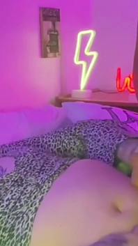 彼が初めてトランスジェンダーと付き合ったとき、彼は私の口とお尻に夢中になったと思う