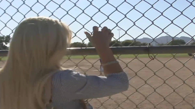 Get Your Fix: Softball wygrywa orgię tag team krok mama i przyrodnie córki...