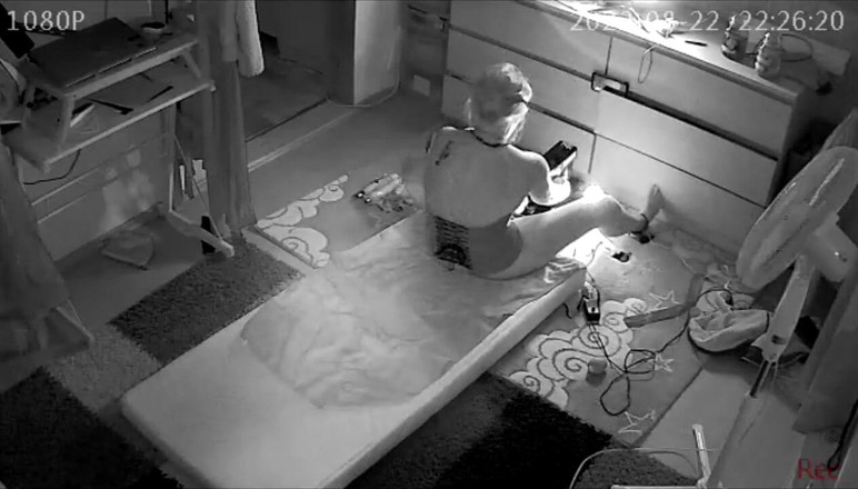 KittieNoOne: La miLF usa una macchina da scopata e squirta in...