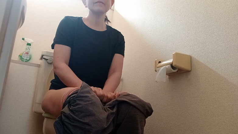 Mayumi Kanzaki: Toilet Camera
