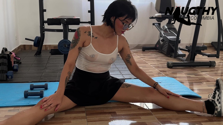 NaughtyColombia: Lahodná cvičení rutina s krásnou sexy holkou