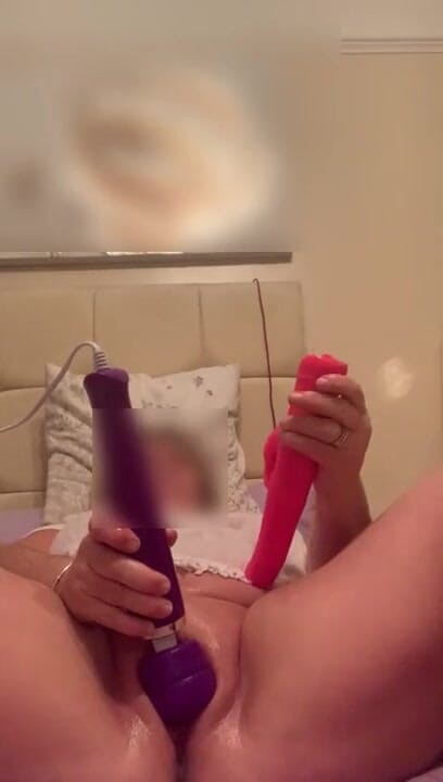 Julie Cunningham: Julie Cunningham wanking on webcam climax