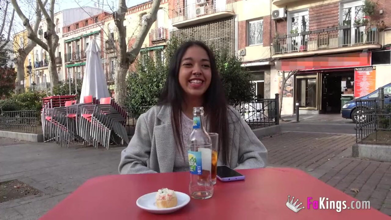 FAKings: Young but not shy teen enjoys a dose of showing...