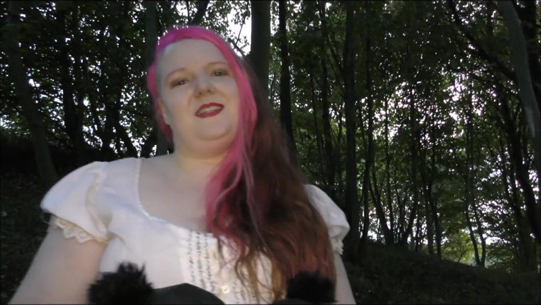 Mxtress Valleycat: Lured by my gloves