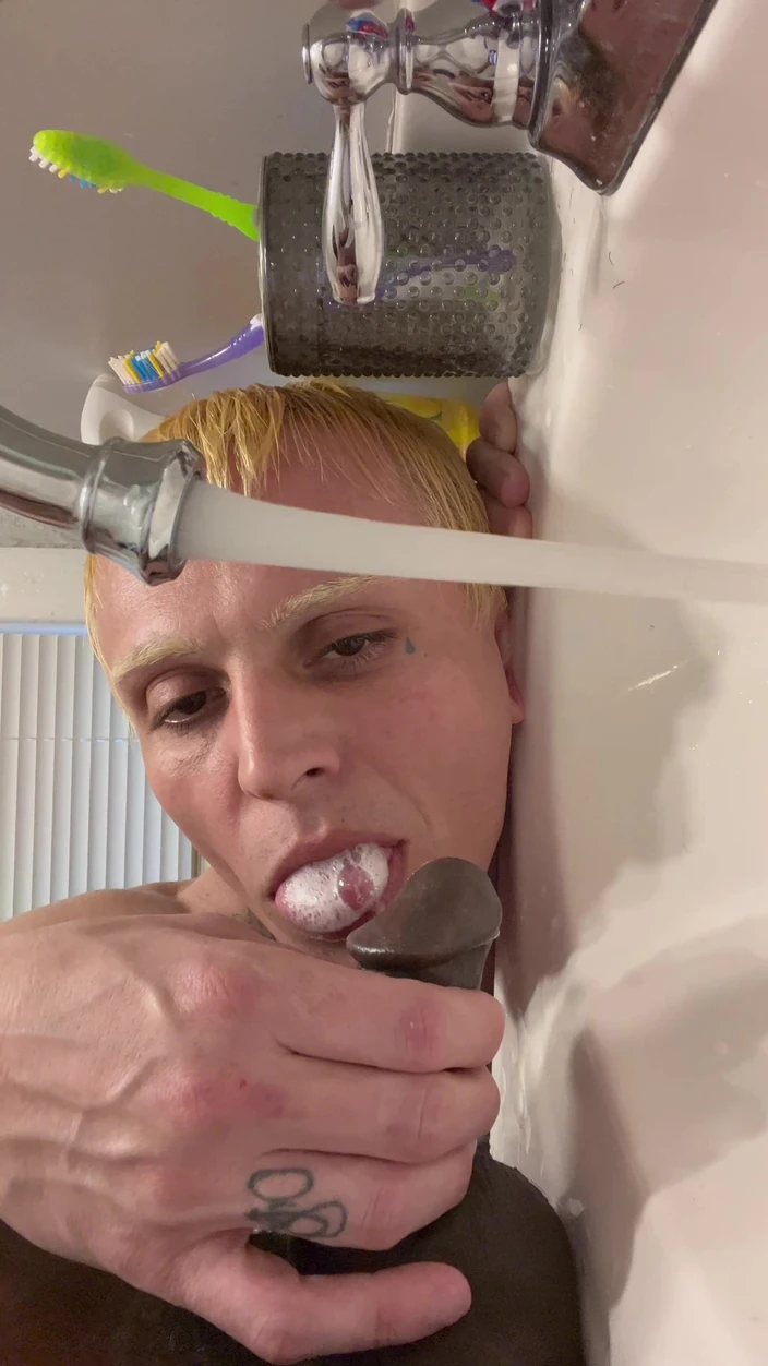 TsAlexiaDream: Kontol besar hitam kencing di mulutku