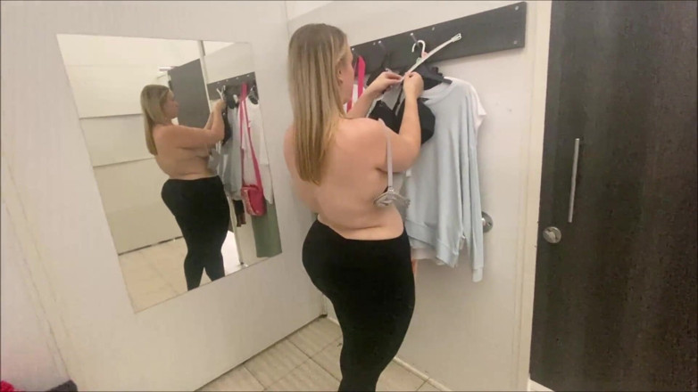 Bootyass Girl: Boquete rápido no vestiário da Tesco