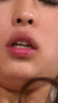 Главный доктор трахает возбужденную худенькую медсестру, японскую тинку