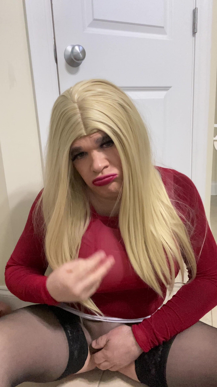 MadisonCD2025: Crossdresser transeksual wanita memakai pepek mainan palsu mengusik dan bercakap...