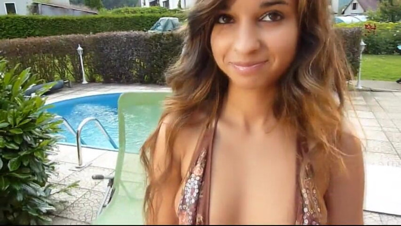 Watch4beauty: Hrátky u bazénu