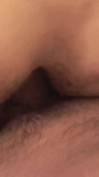 Vídeo exclusivo Bareback: Três caras quentes com tesão fodem anal em um trio