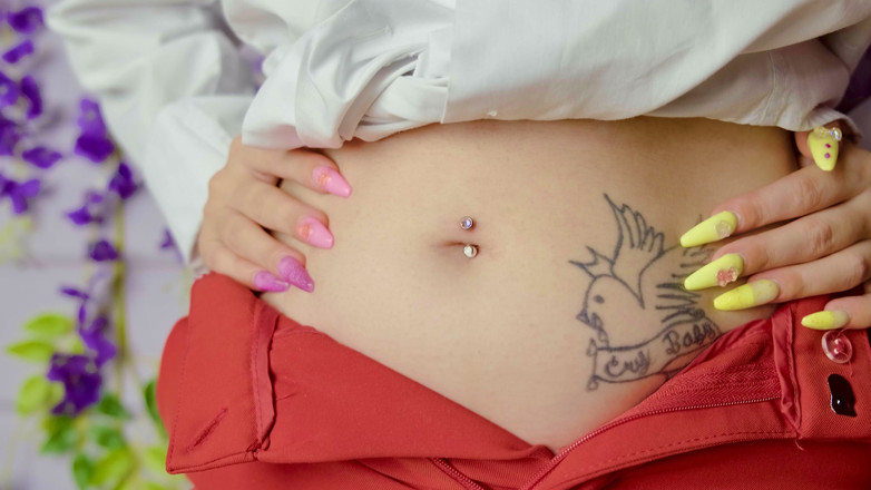 Eva Deva: Muito xixi nas calças! Olha como eu faço no chão...