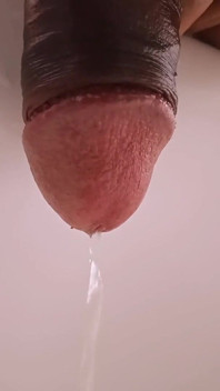소변을 많이! 남자가 소변을 보는 걸 좋아합니까?