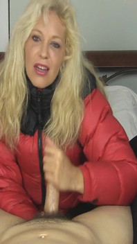 Charlee Chase Red Puffy jacket Honění