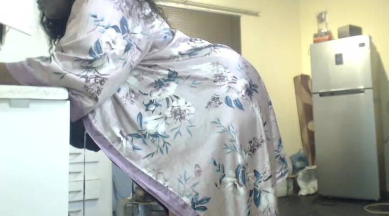 Legendary Booty Overdose: Schwarze bBW stripteasing