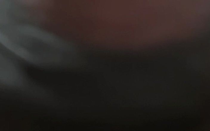 Lubina45: Un tizio si sta concedendo un ritiro personale di auto-esplorazione.