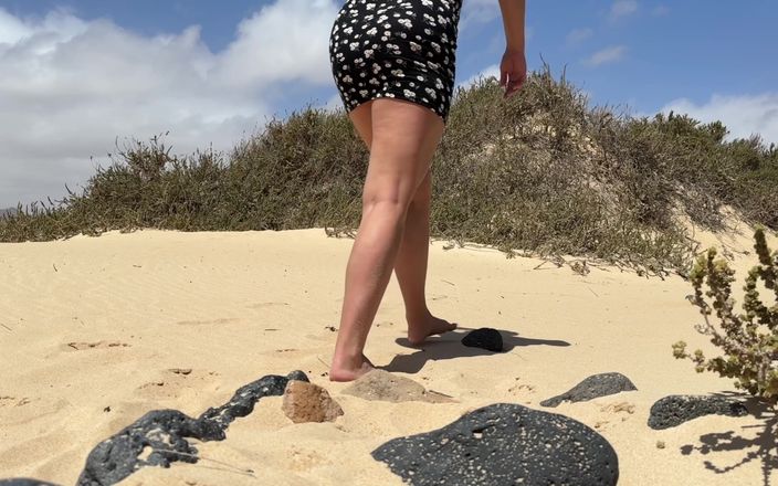 Emma Voyeur: Dziewczyna sikać na kompilację gorącej publicznej plaży