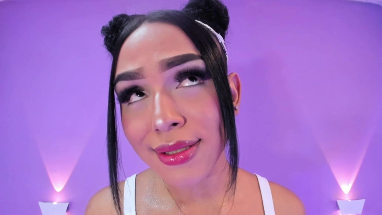 Brittany Gil: Sexy Juicy Lips