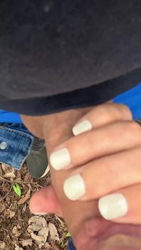 Pik zuigen tijdens een wandeling - hete vrouwelijke pov pijpbeurt