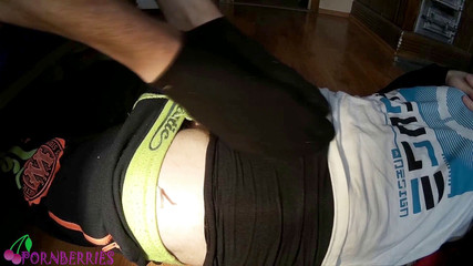 Ethan Alex: Twinks ponožková footjob v černých těsných kotníkových ponožkách