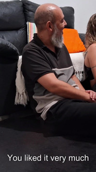 Un'amica innocente non capisce quello che la sua amica sta facendo.