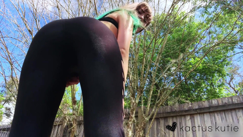 kactus kutie: Venkovní legíny Piss &amp; Cum